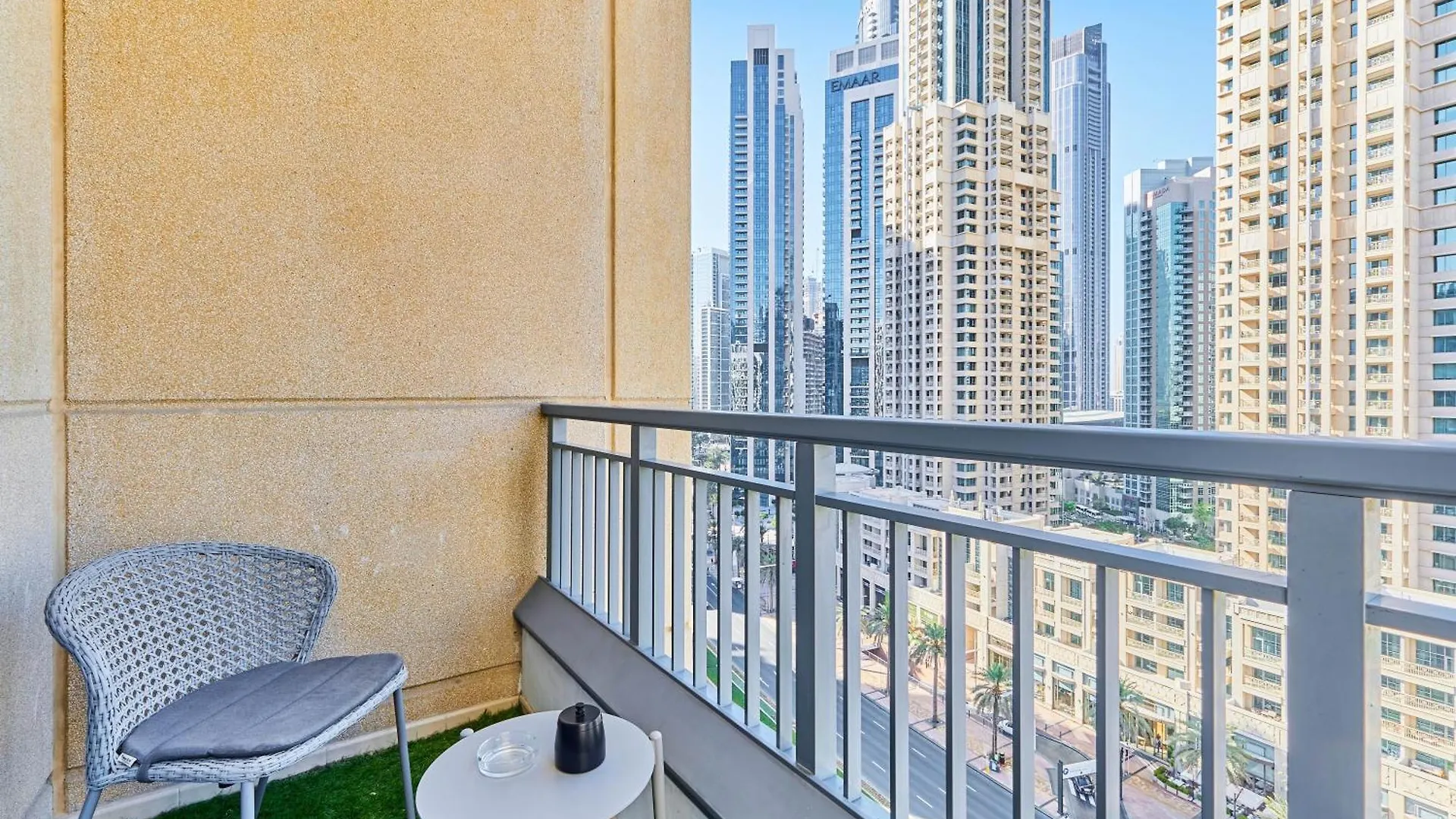 Bnbmehomes - Claren Tower Dubai Apartment