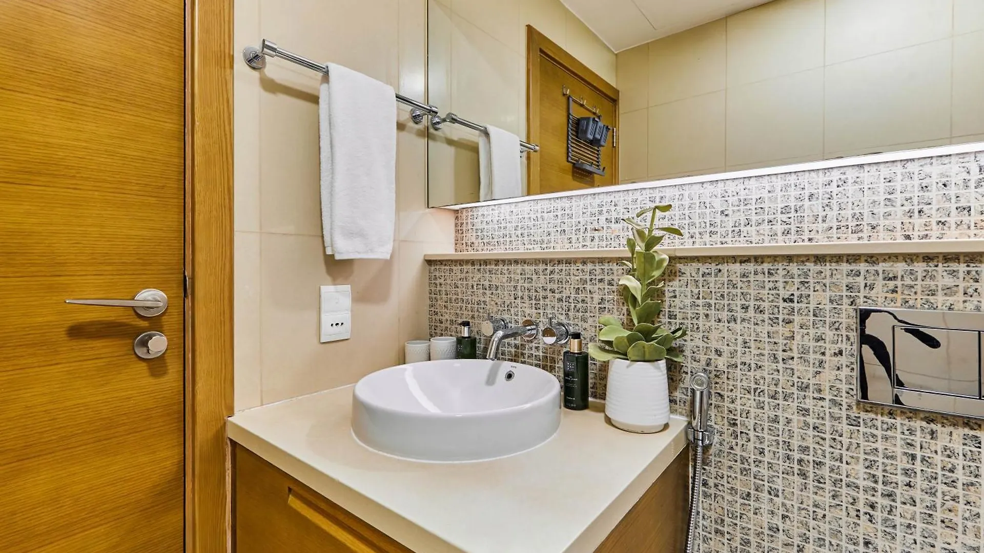 Bnbmehomes - Claren Tower Dubai 0*,