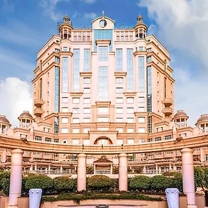 Swissotel Al Murooj ドバイ