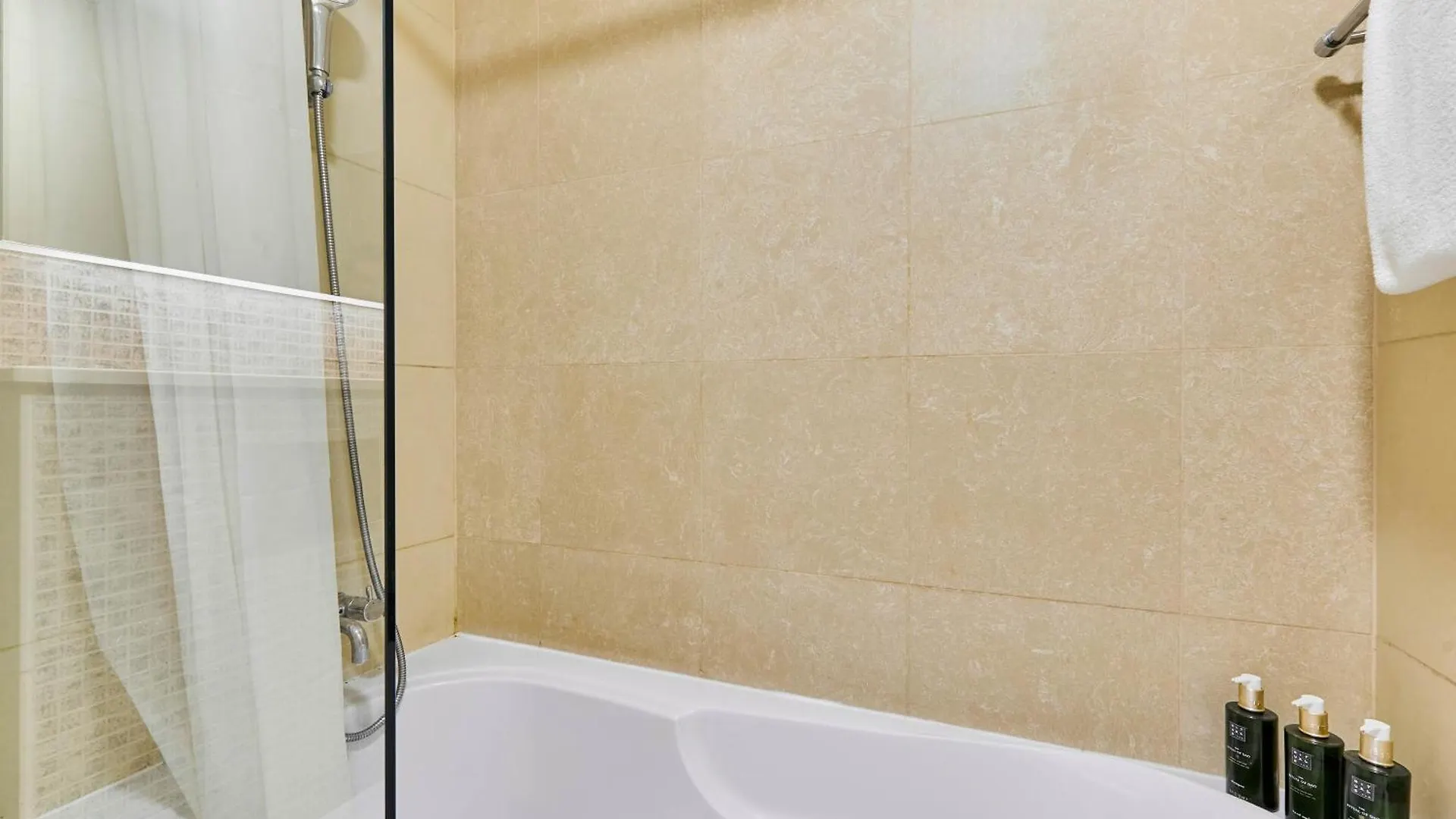 Bnbmehomes - Claren Tower Dubai Daire